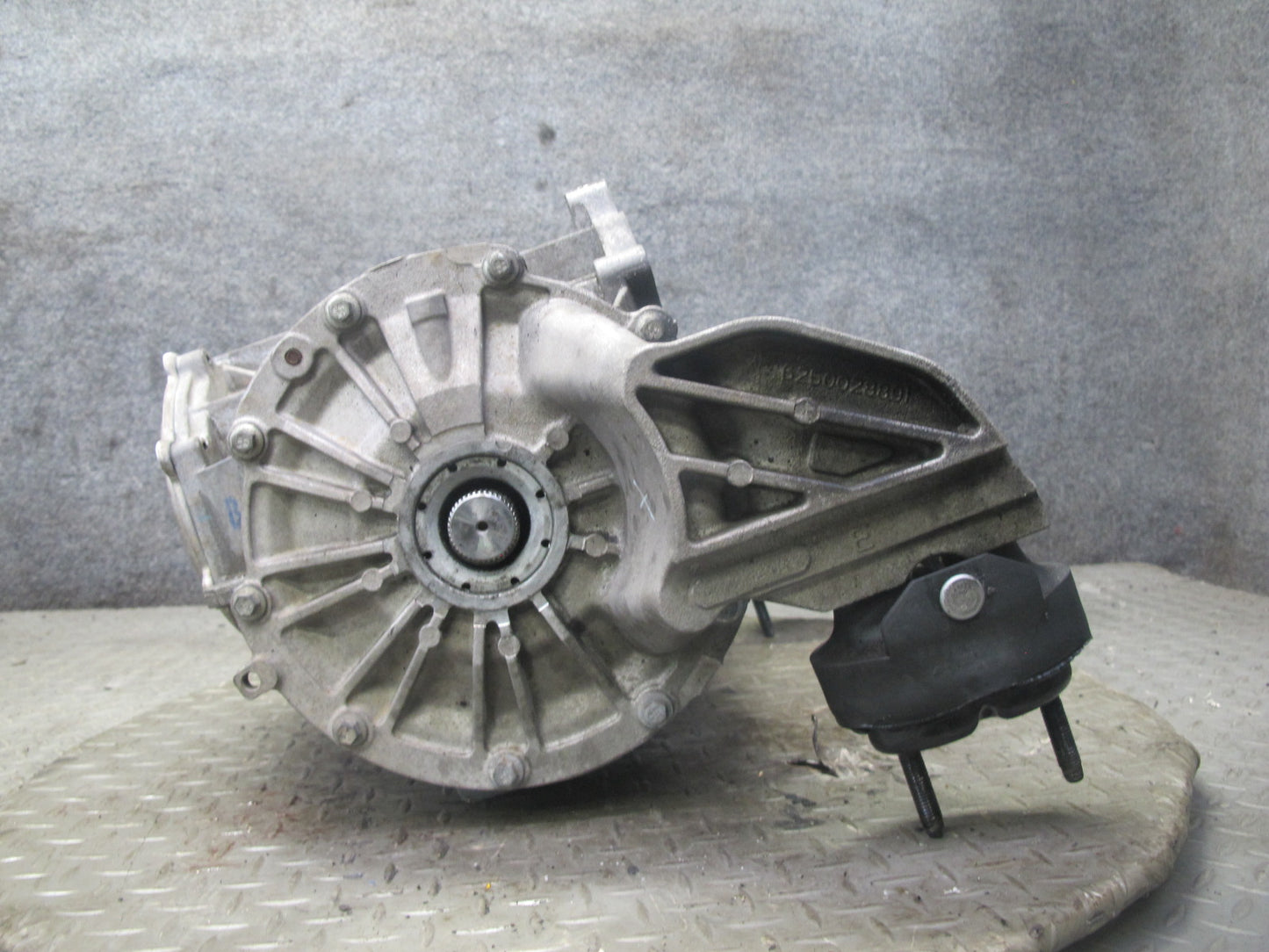 2004-2006 Cadillac XLR 4.6L Rear Differential Axle Carrier Assembly 2.93 Ratio