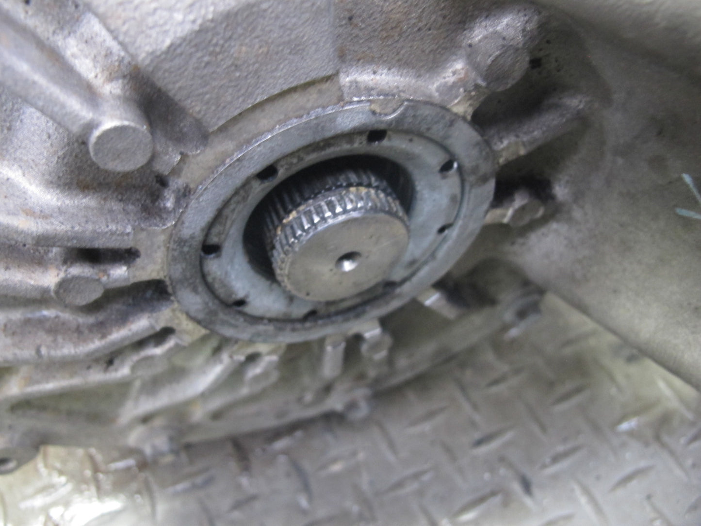 2004-2006 Cadillac XLR 4.6L Rear Differential Axle Carrier Assembly 2.93 Ratio