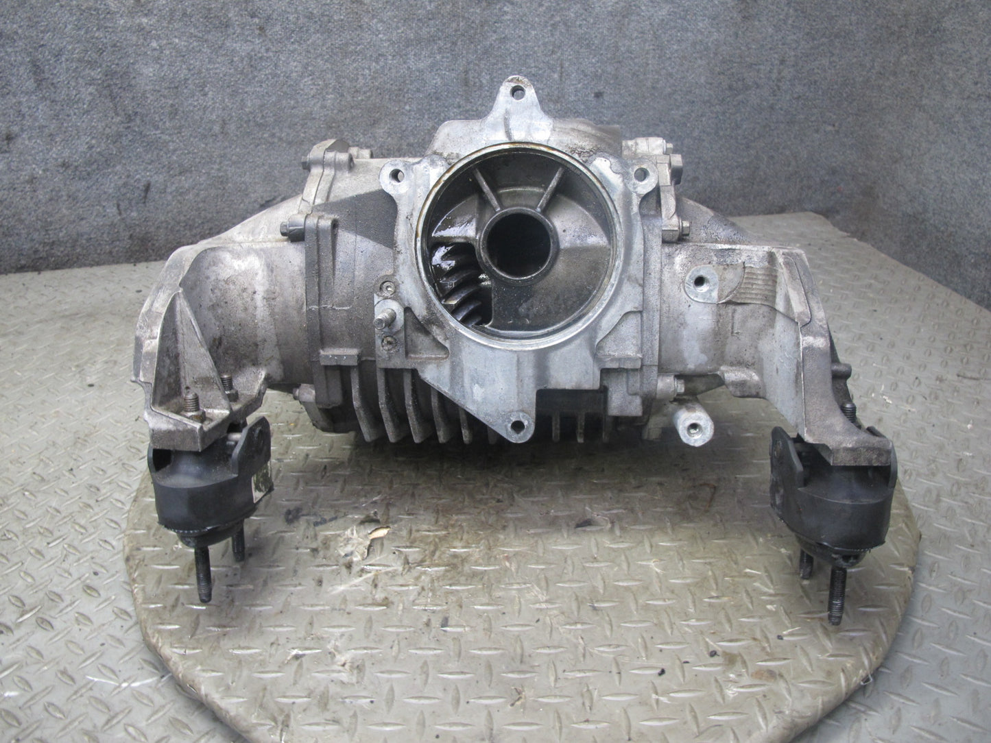 2004-2006 Cadillac XLR 4.6L Rear Differential Axle Carrier Assembly 2.93 Ratio
