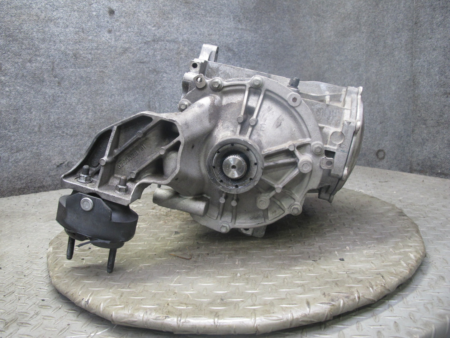 2004-2006 Cadillac XLR 4.6L Rear Differential Axle Carrier Assembly 2.93 Ratio