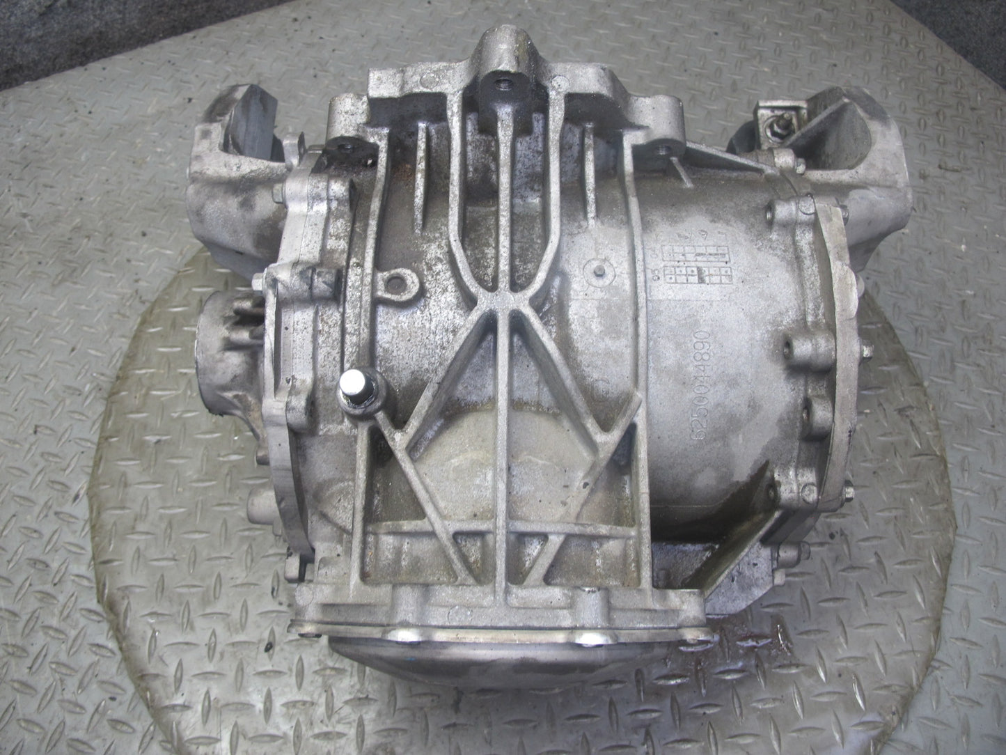 2004-2006 Cadillac XLR 4.6L Rear Differential Axle Carrier Assembly 2.93 Ratio
