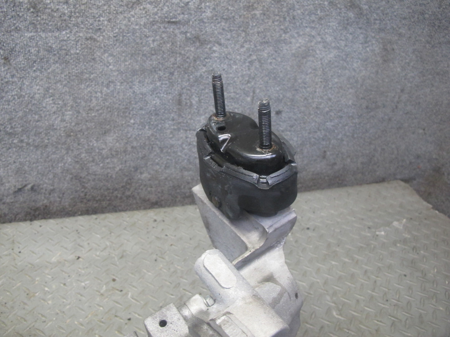 2004-2006 Cadillac XLR 4.6L Rear Differential Axle Carrier Assembly 2.93 Ratio