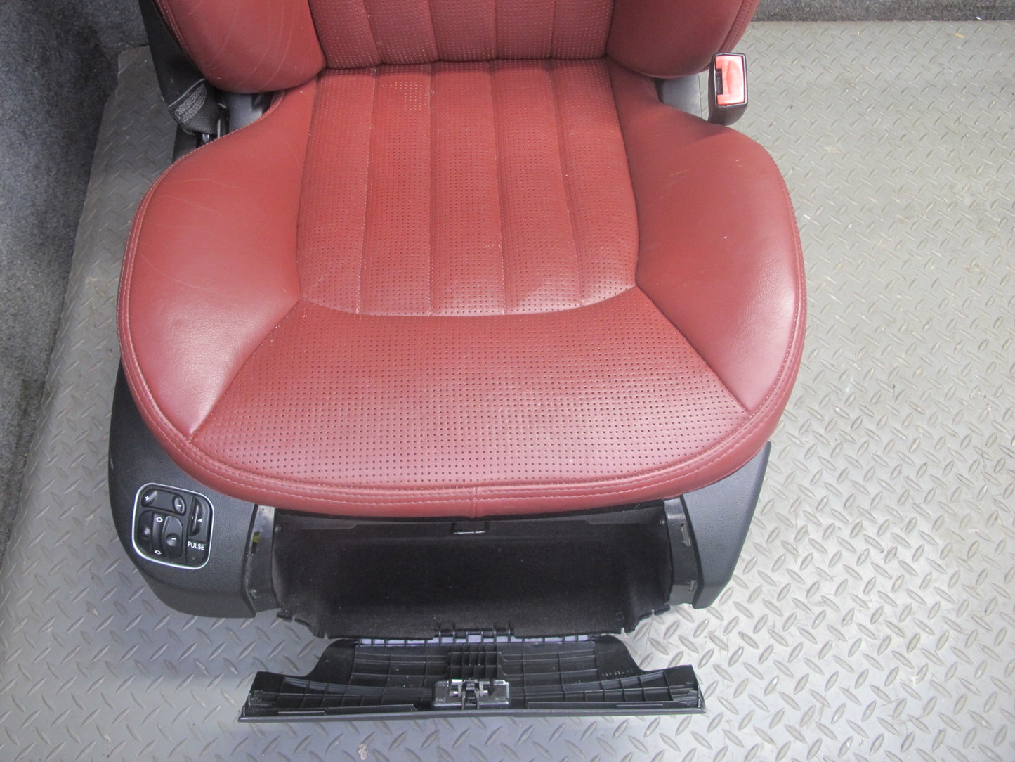 03-08 Mercedes R230 SL55 AMG Set of 2 Front Sport Leather Heat Massage Seat OEM