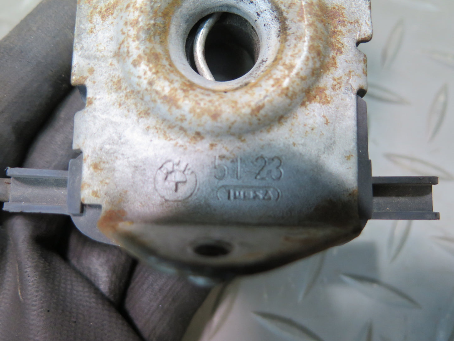 01-06 BMW E46 330ci Hood Bonnet Release Lock Latch Actuator Assembly OEM
