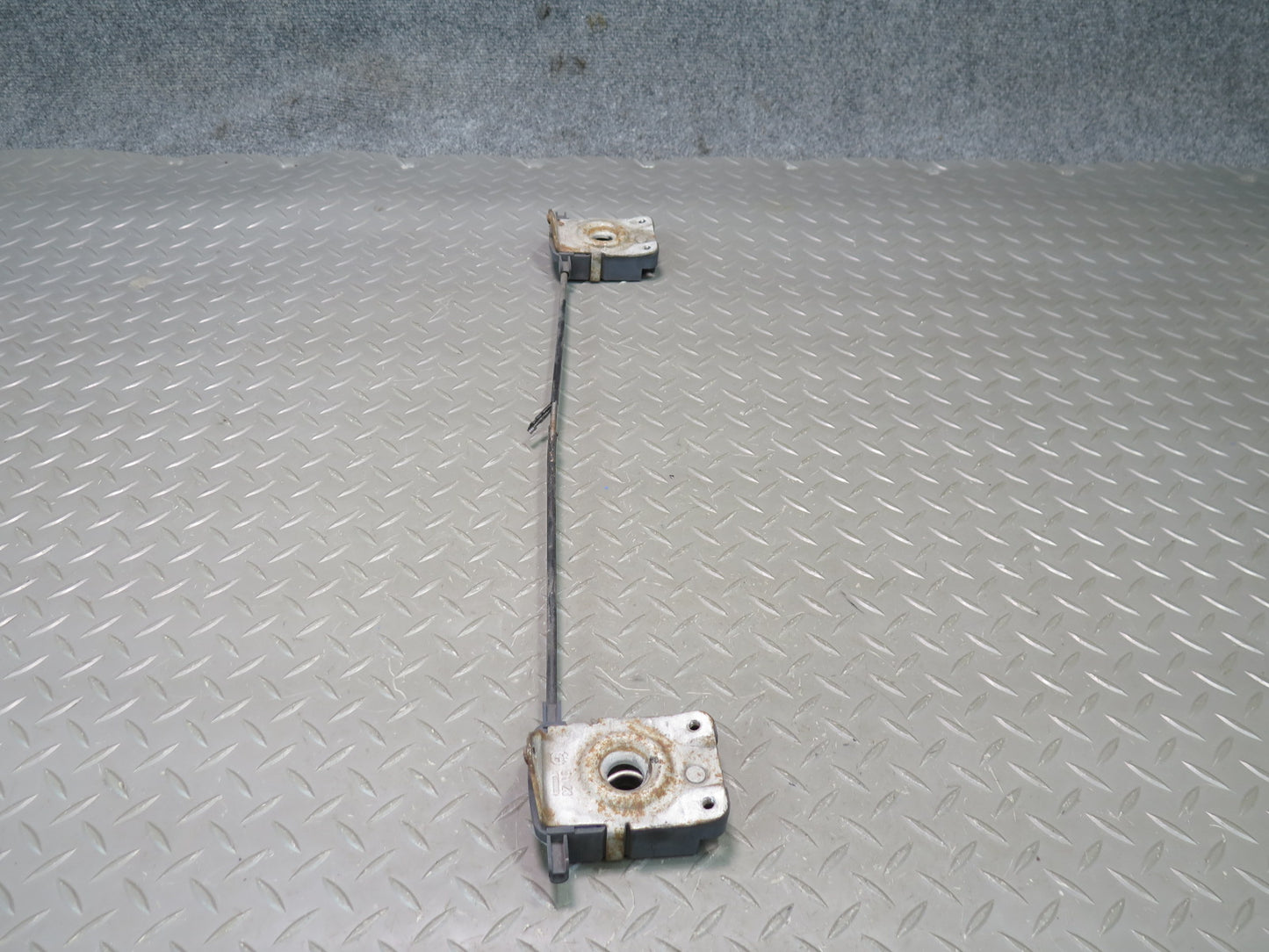 01-06 BMW E46 330ci Hood Bonnet Release Lock Latch Actuator Assembly OEM