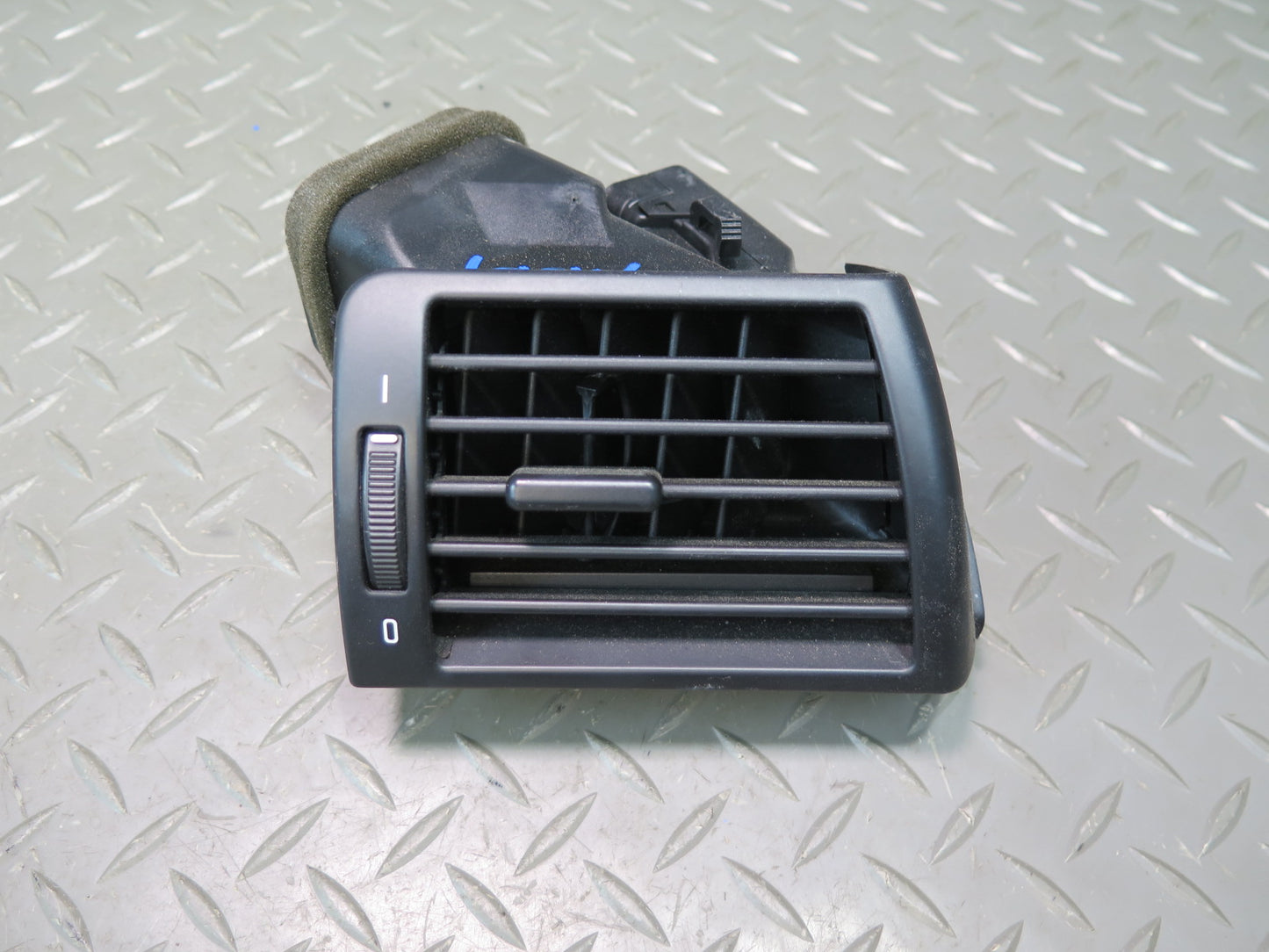 01-06 BMW E46 330ci Set of 2 Dash Front Right & Left Side Air Vent Grille OEM