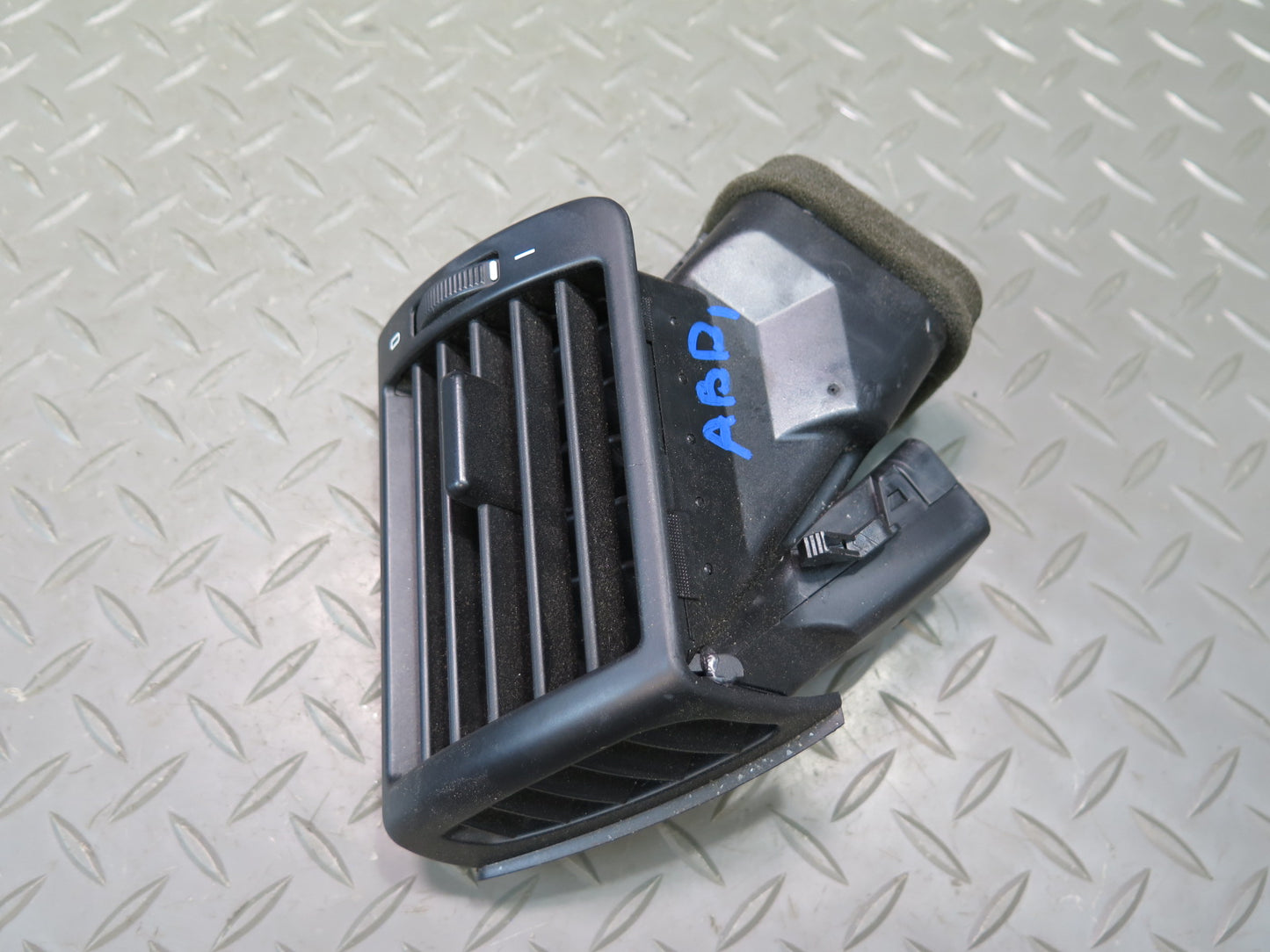 01-06 BMW E46 330ci Set of 2 Dash Front Right & Left Side Air Vent Grille OEM
