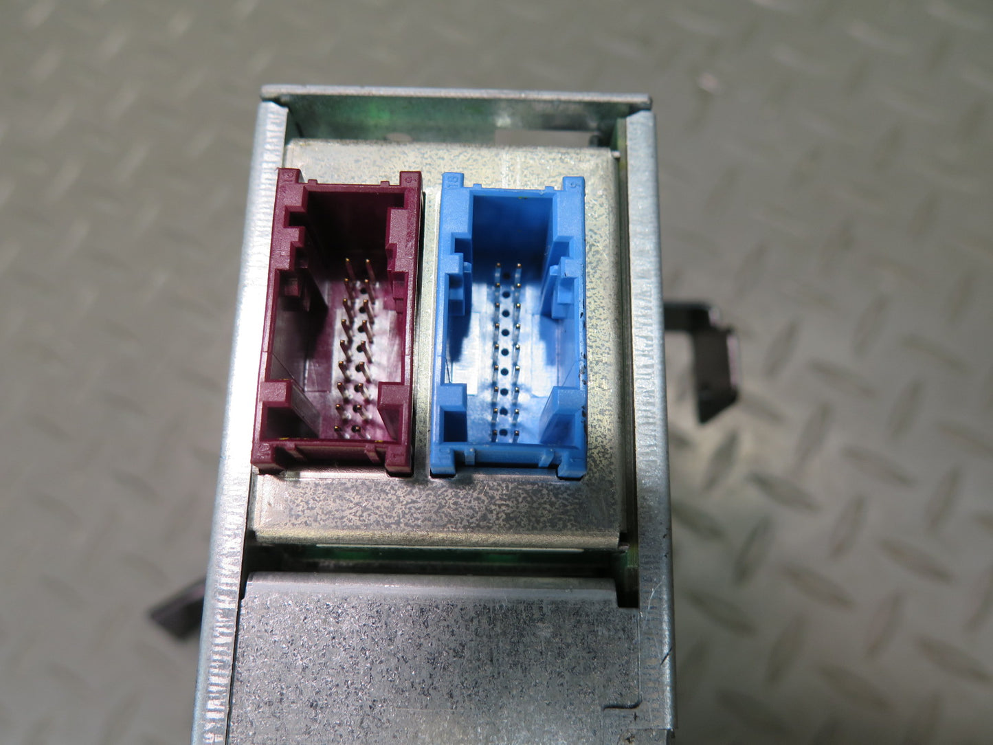 01-06 BMW E46 330ci Navigation System DVD Drive Player W/ Bracket OEM