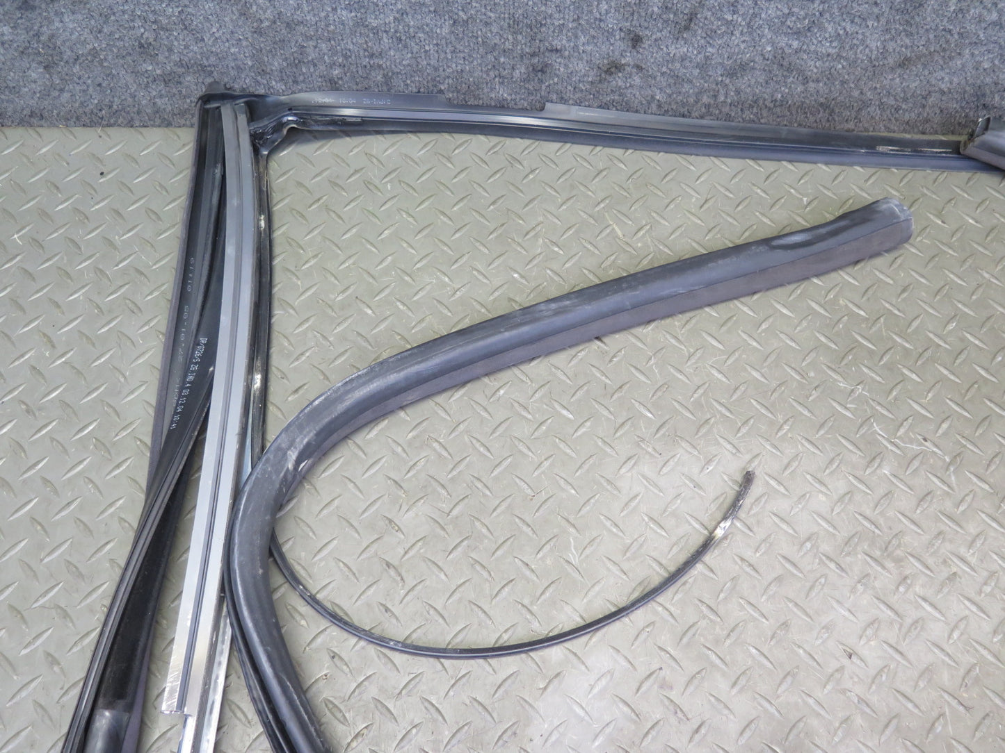 01-06 BMW E46 330ci Convertible Windshield Door Weatherstrip Rubber Seal OEM