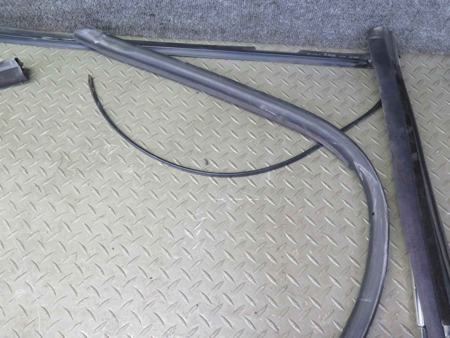01-06 BMW E46 330ci Convertible Windshield Door Weatherstrip Rubber Seal OEM