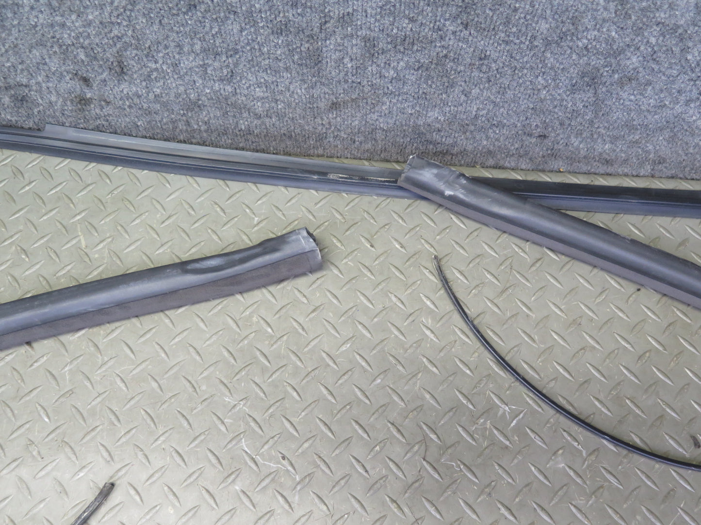 01-06 BMW E46 330ci Convertible Windshield Door Weatherstrip Rubber Seal OEM