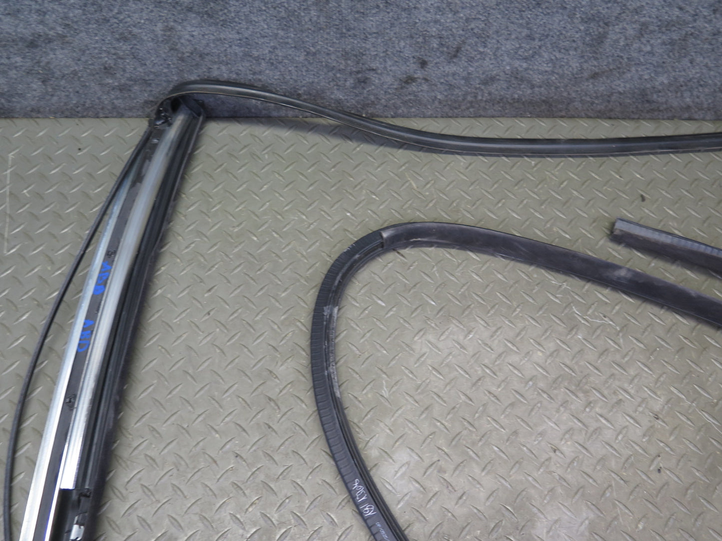 01-06 BMW E46 330ci Convertible Windshield Door Weatherstrip Rubber Seal OEM