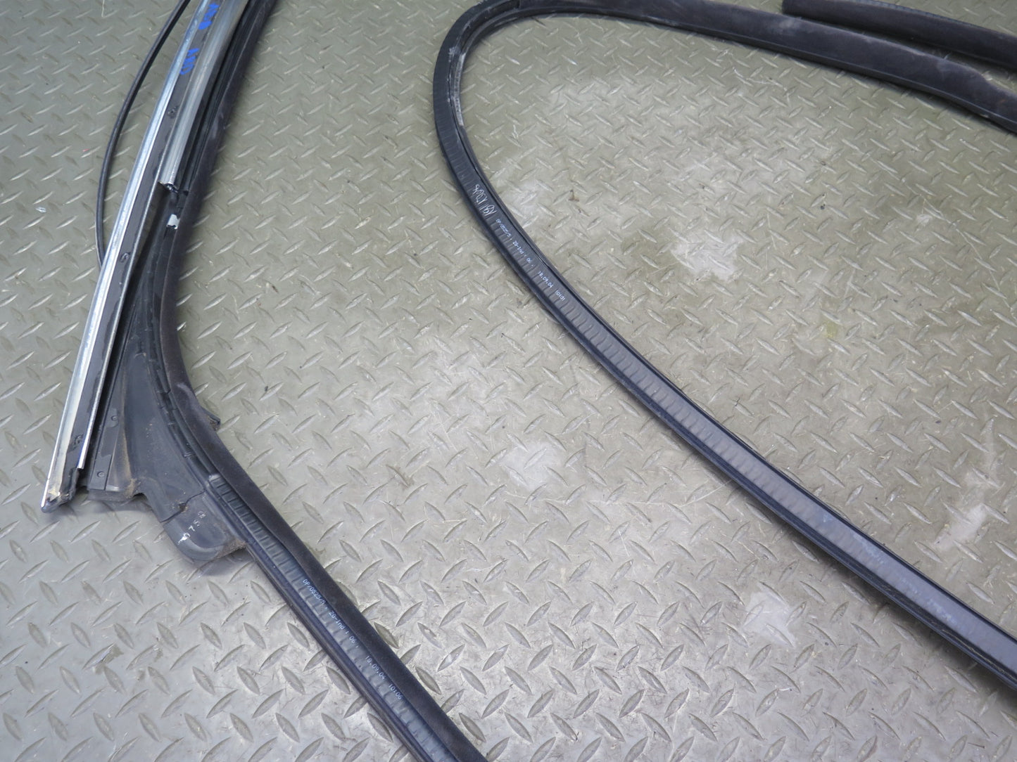 01-06 BMW E46 330ci Convertible Windshield Door Weatherstrip Rubber Seal OEM