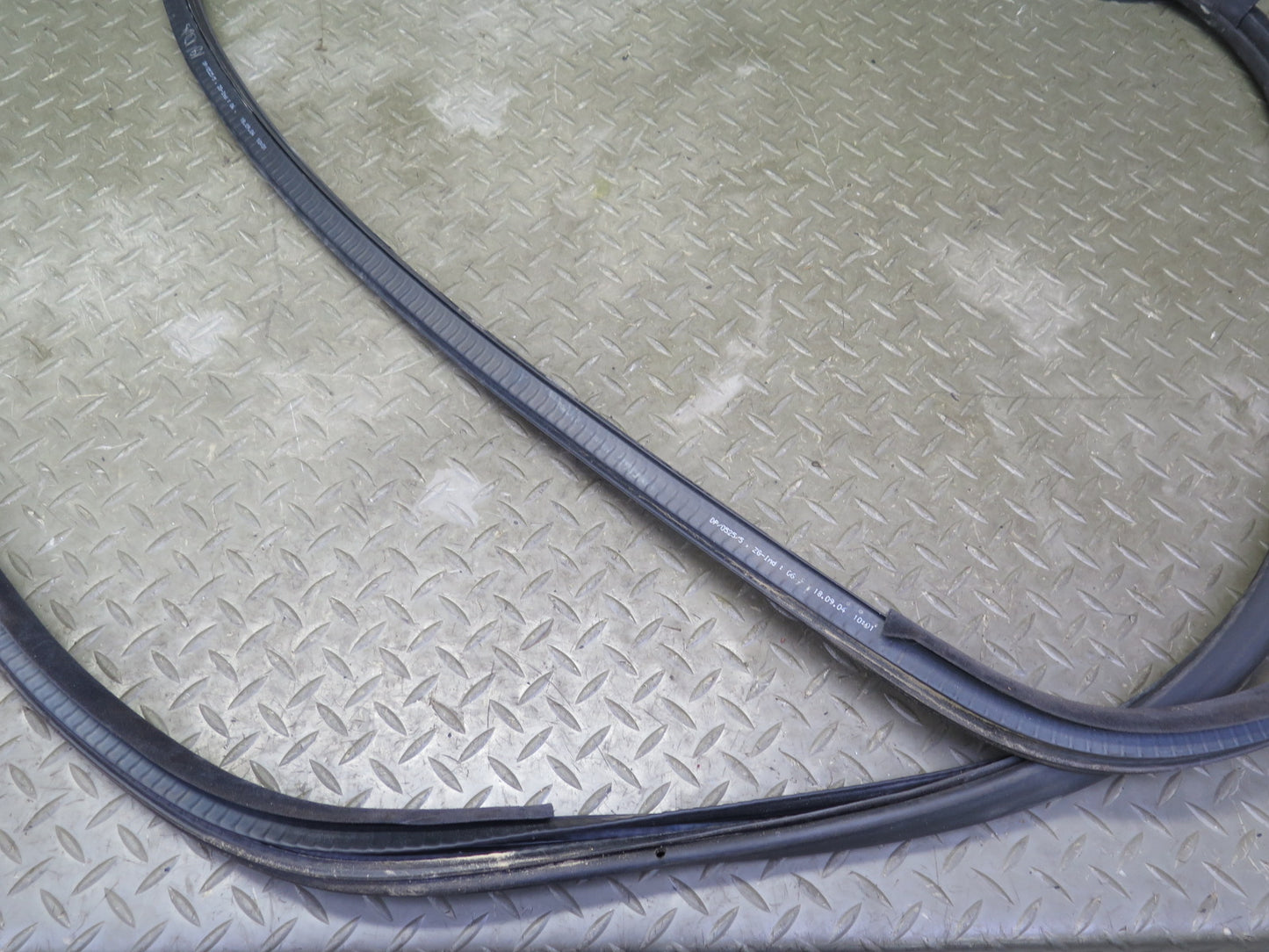 01-06 BMW E46 330ci Convertible Windshield Door Weatherstrip Rubber Seal OEM