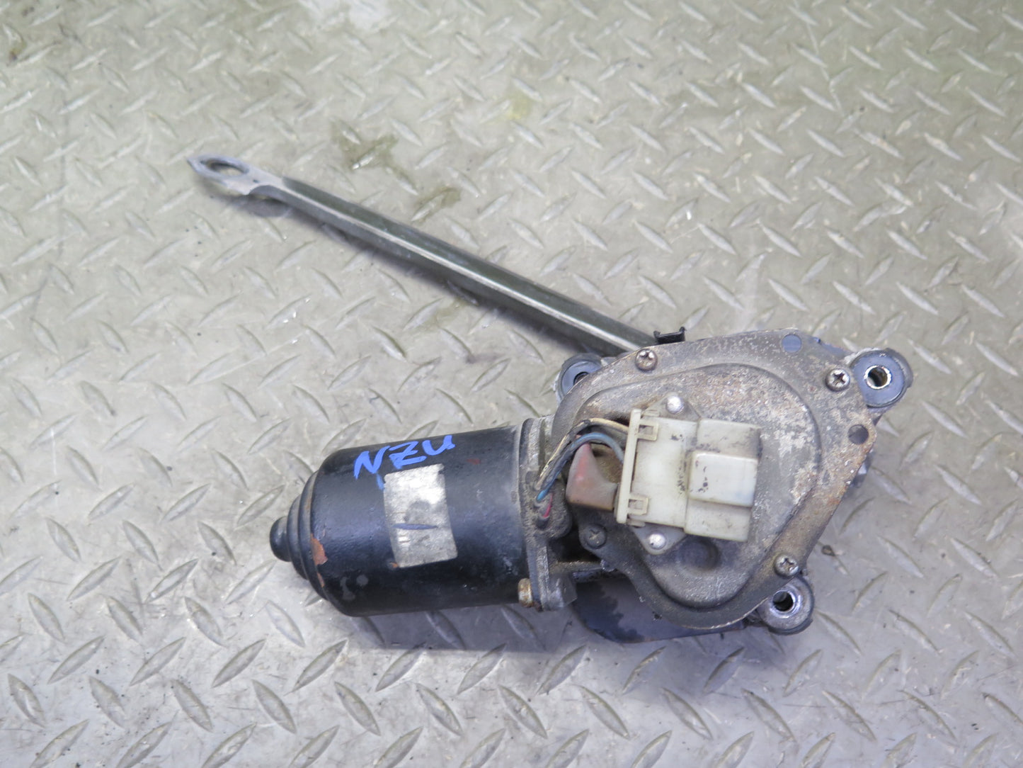 84-89 Nissan Z31 300ZX Windshield Wiper Transmission Linkage w Motor Set OEM