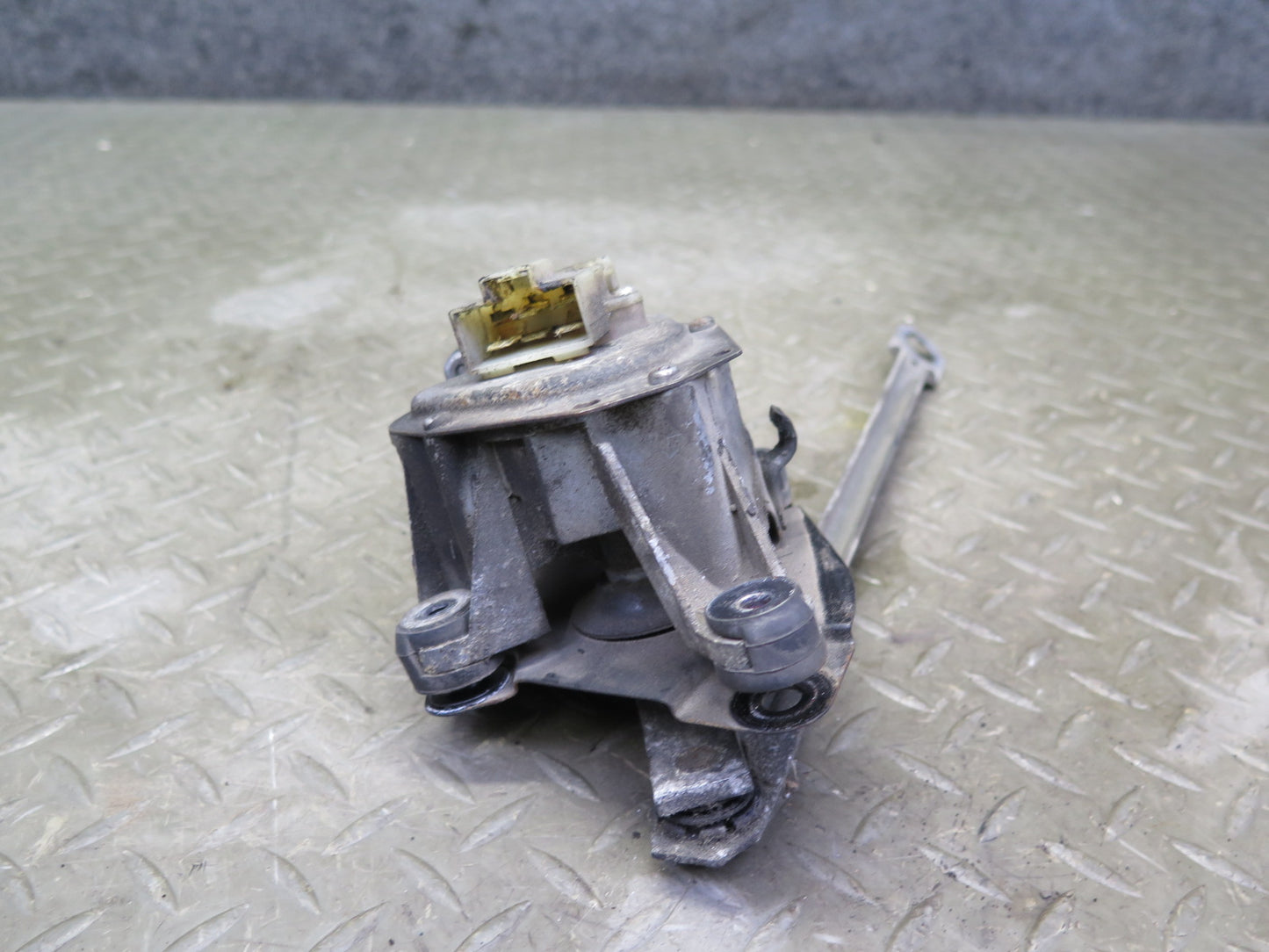 84-89 Nissan Z31 300ZX Windshield Wiper Transmission Linkage w Motor Set OEM