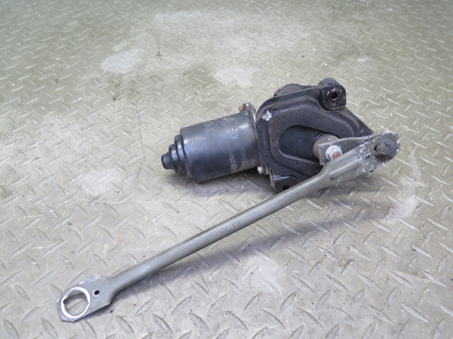 84-89 Nissan Z31 300ZX Windshield Wiper Transmission Linkage w Motor Set OEM