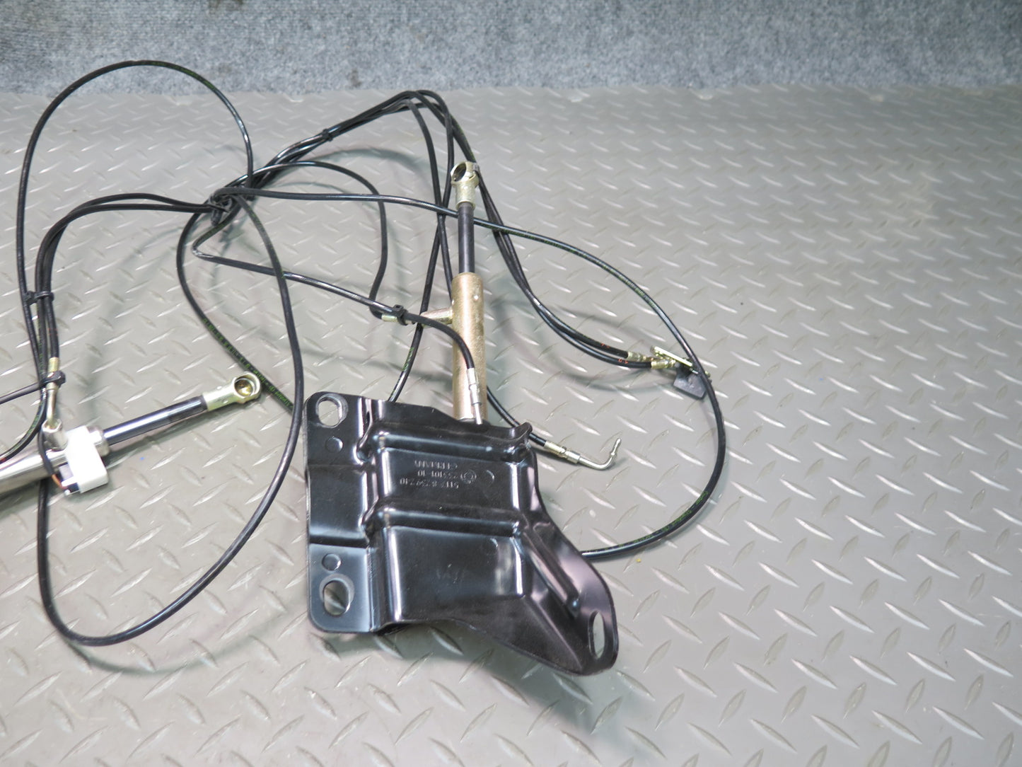 01-06 BMW E46 330Ci Conv Rear Left & Right TOP Hydraulic Cylinder w Pipe Set OEM