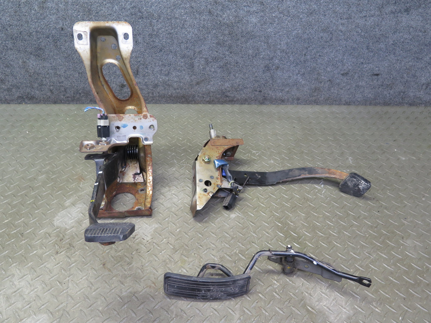 84-86 Nissan Z31 300ZX M/T Gas Brake Stop Clutch Pedal Set of 3 OEM