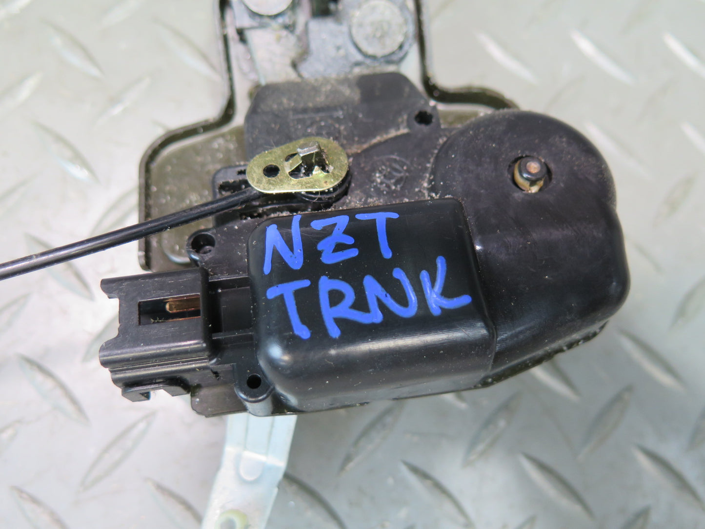 04-09 Nissan 350Z Z33 Convertible Rear Trunk Lid Lock Latch Actuator OEM