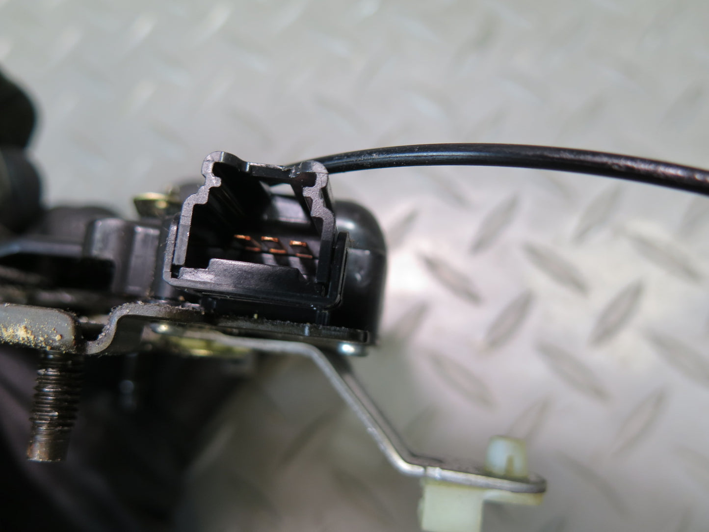 04-09 Nissan 350Z Z33 Convertible Rear Trunk Lid Lock Latch Actuator OEM