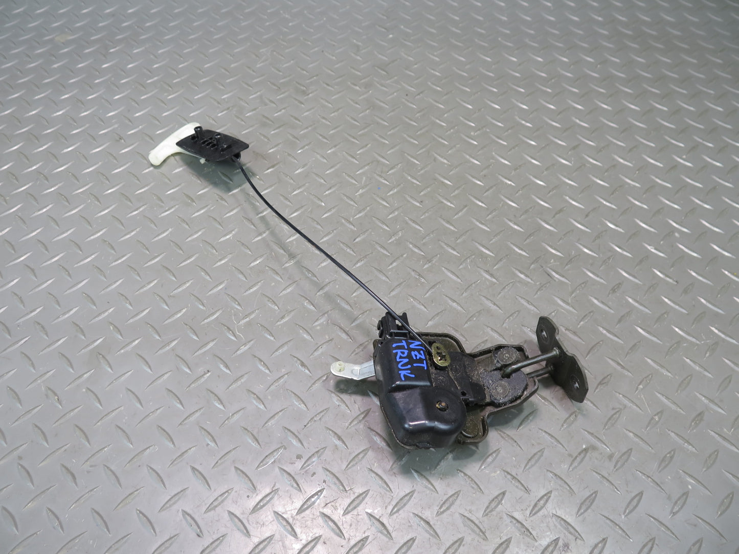 04-09 Nissan 350Z Z33 Convertible Rear Trunk Lid Lock Latch Actuator OEM