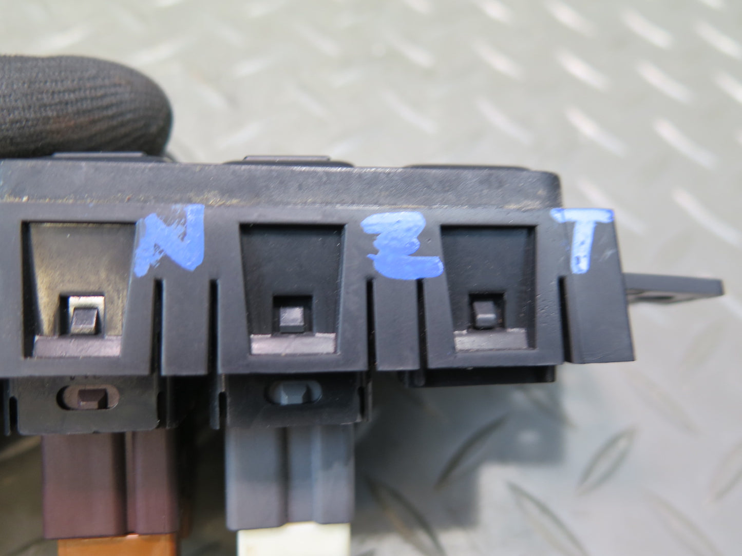 06-08 Nissan 350Z Z33 Convertible Center Console Heated Seat Switch Panel OEM