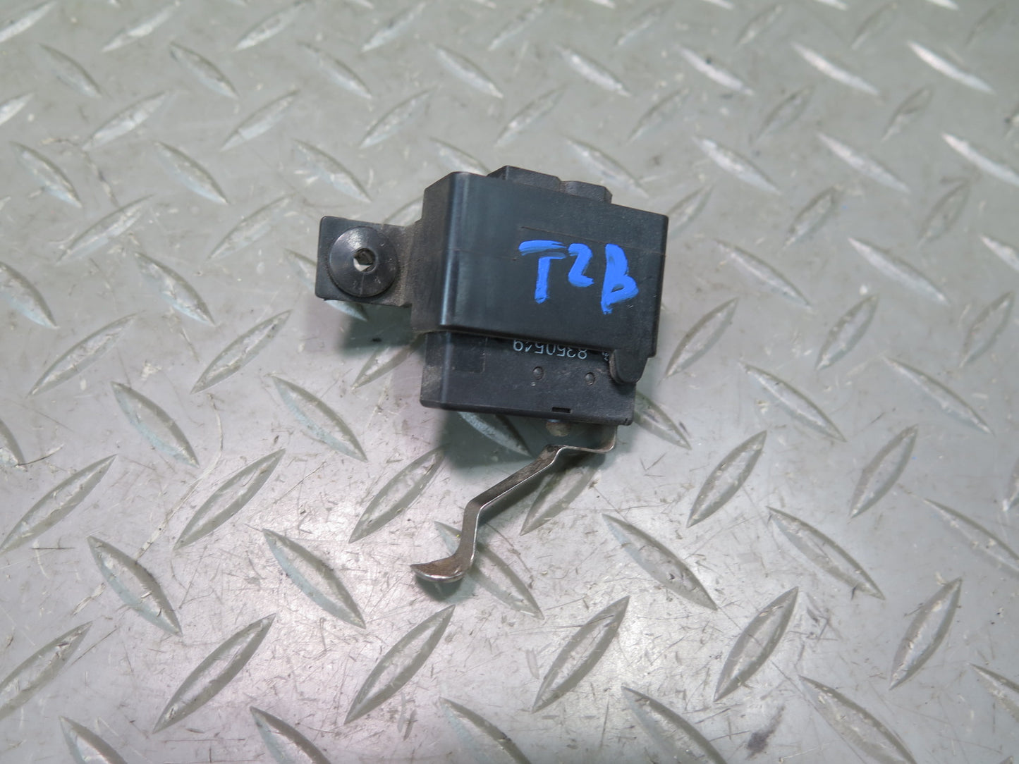 95-99 BMW E36 318ti Hood Position Micro Switch Sensor 8350549 OEM