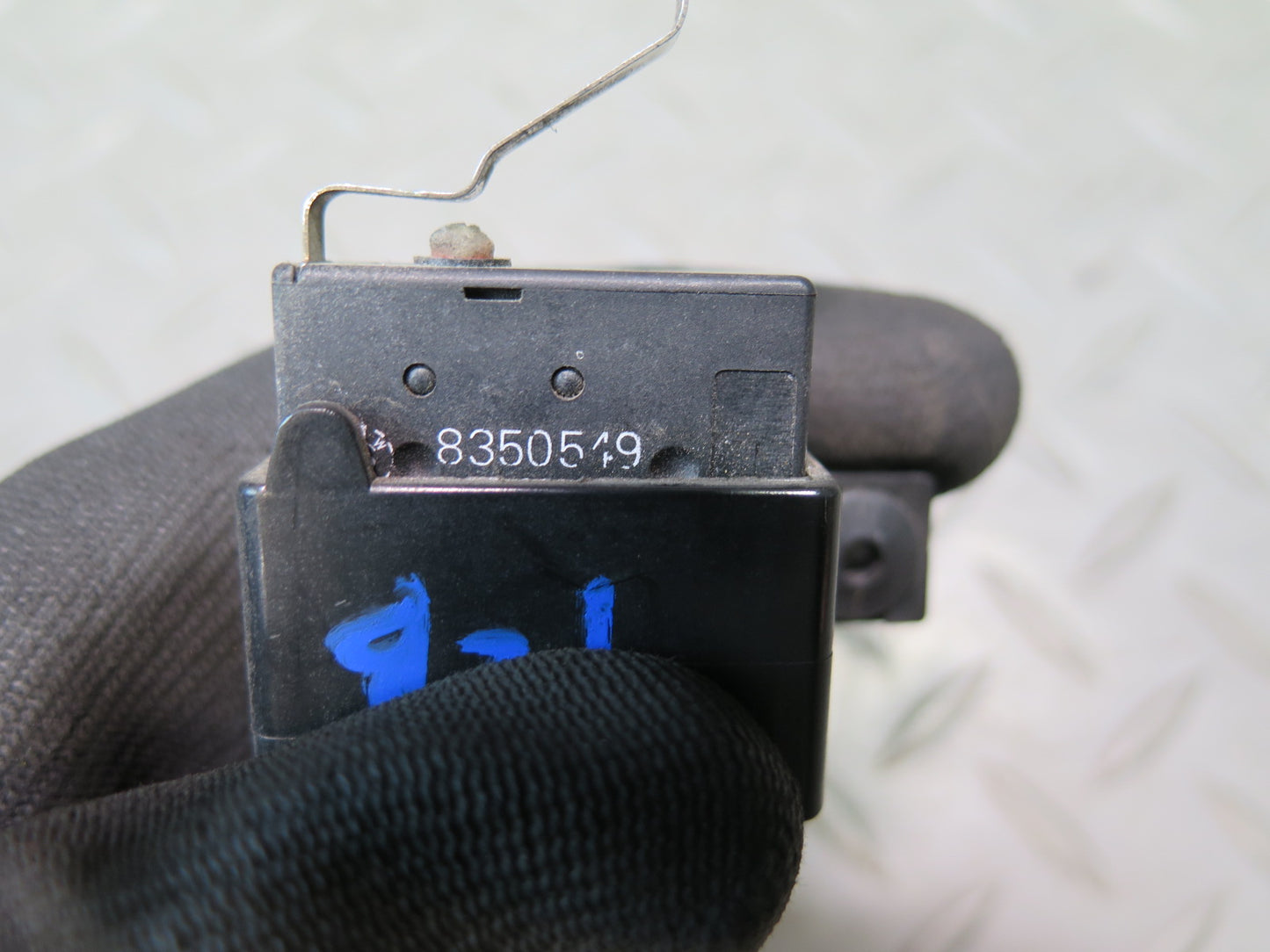 95-99 BMW E36 318ti Hood Position Micro Switch Sensor 8350549 OEM