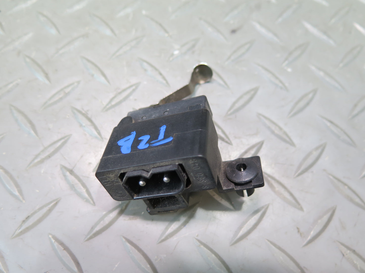 95-99 BMW E36 318ti Hood Position Micro Switch Sensor 8350549 OEM