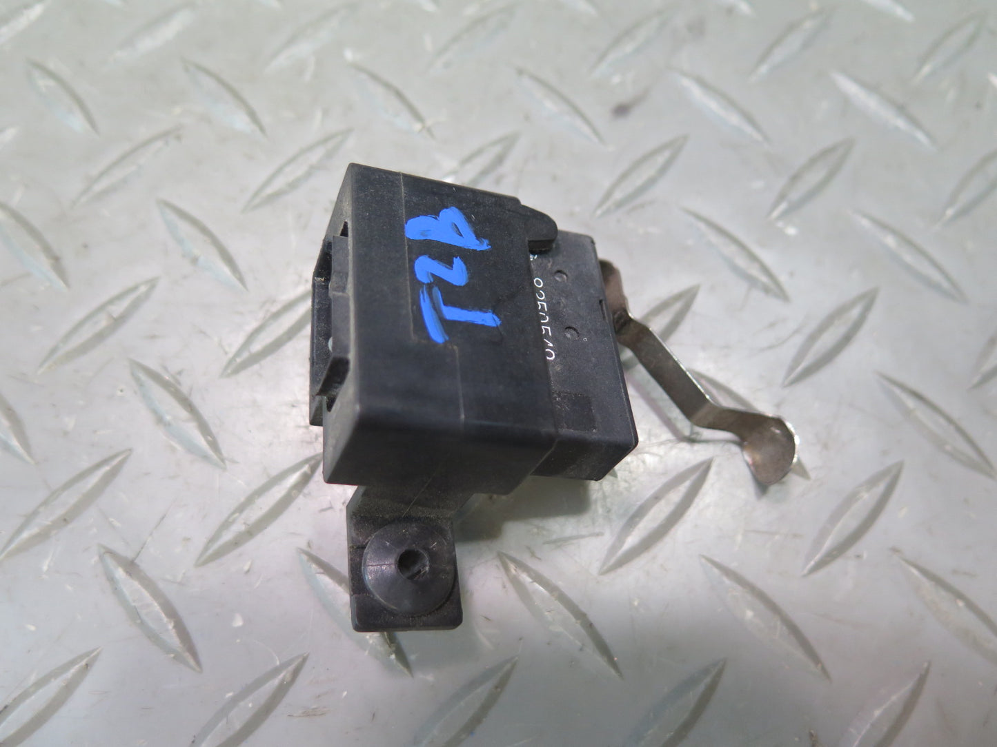 95-99 BMW E36 318ti Hood Position Micro Switch Sensor 8350549 OEM