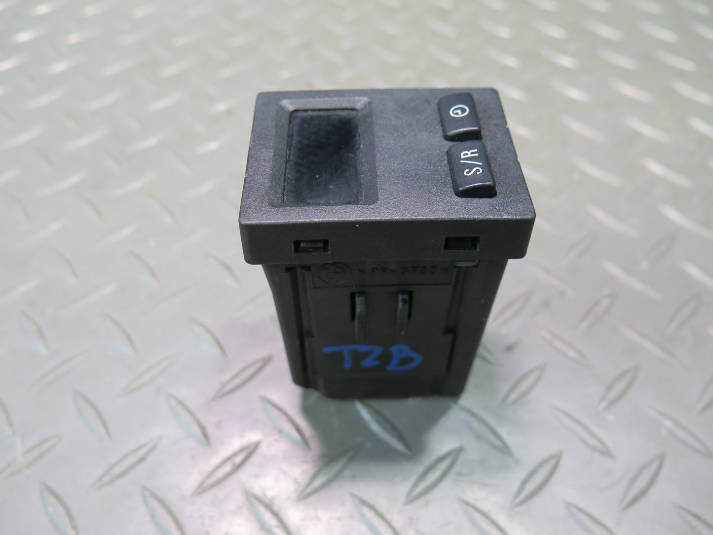 95-99 BMW E36 318ti ON Board Computer Clock Temperature Display OEM