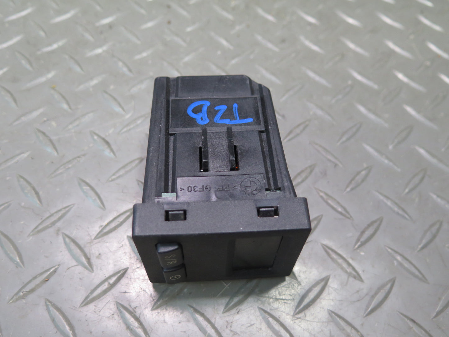 95-99 BMW E36 318ti ON Board Computer Clock Temperature Display OEM