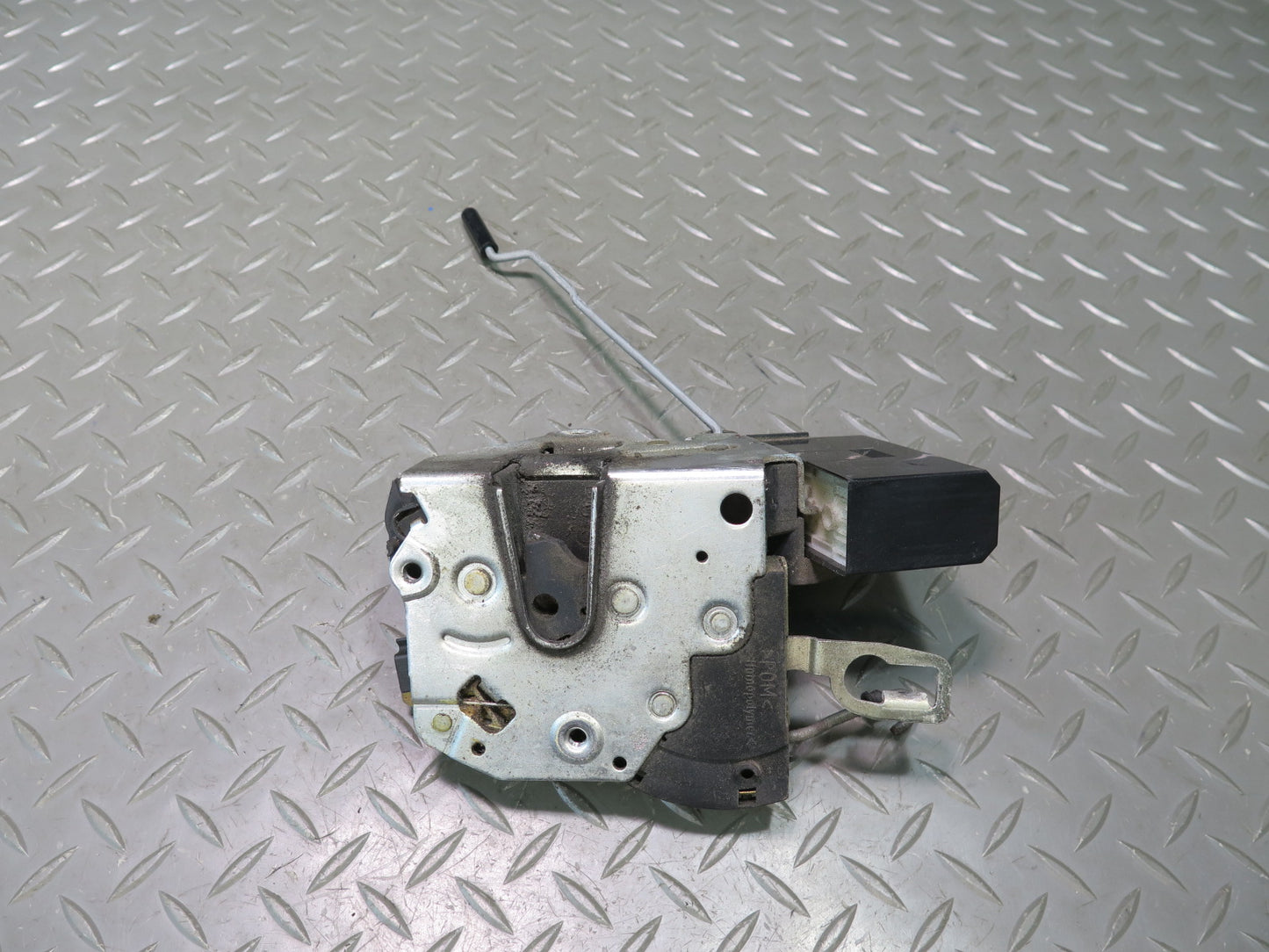 94-99 BMW E36 318ti Coupe Convertible Front Right Door Lock Latch Actuator OEM