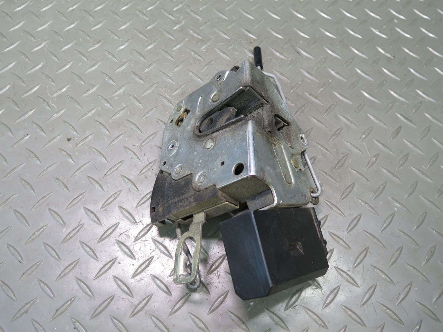 94-99 BMW E36 318ti Coupe Convertible Front Right Door Lock Latch Actuator OEM
