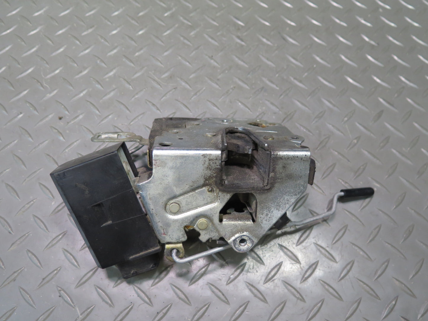 94-99 BMW E36 318ti Coupe Convertible Front Right Door Lock Latch Actuator OEM