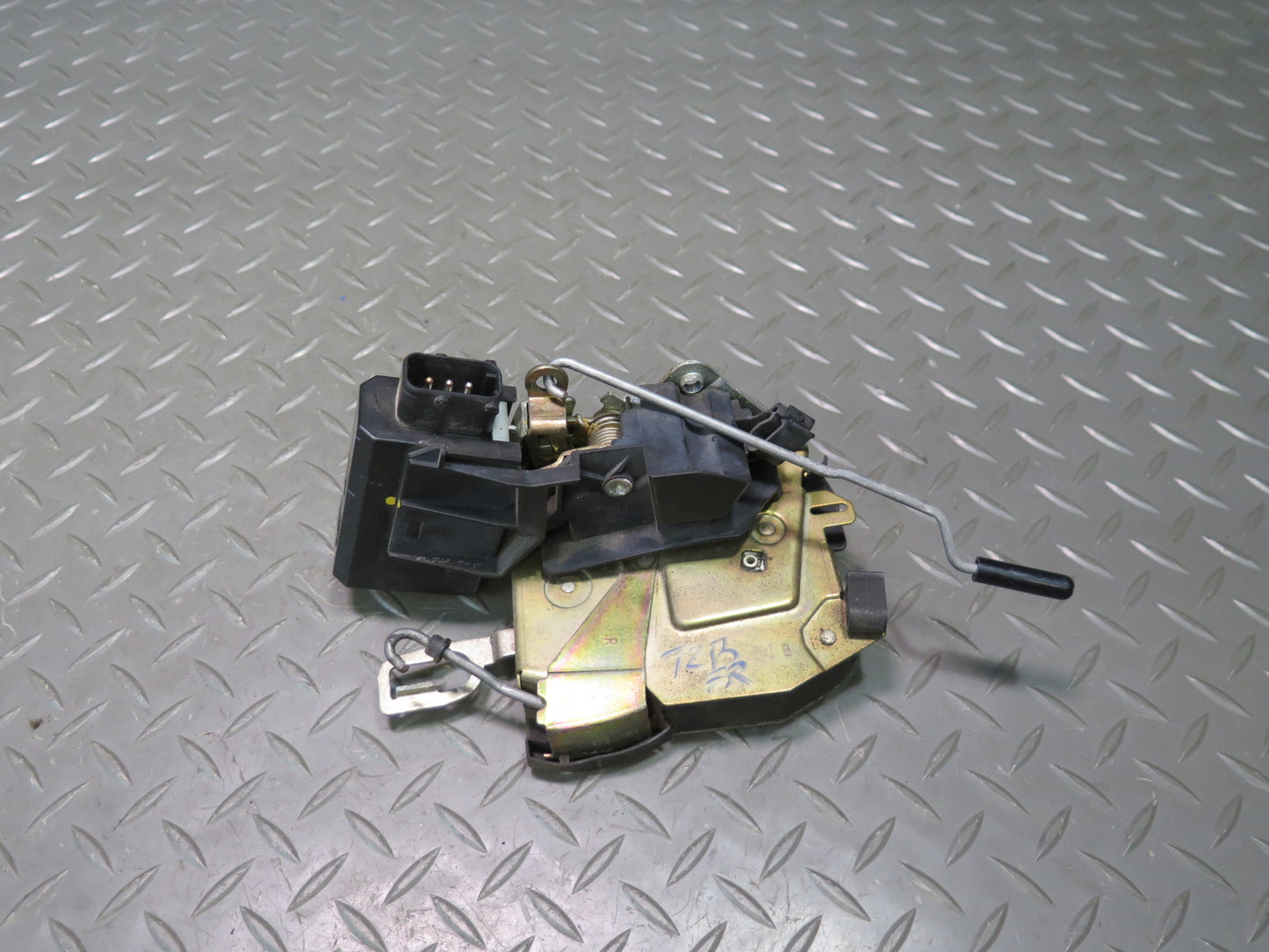 94-99 BMW E36 318ti Coupe Convertible Front Right Door Lock Latch Actuator OEM