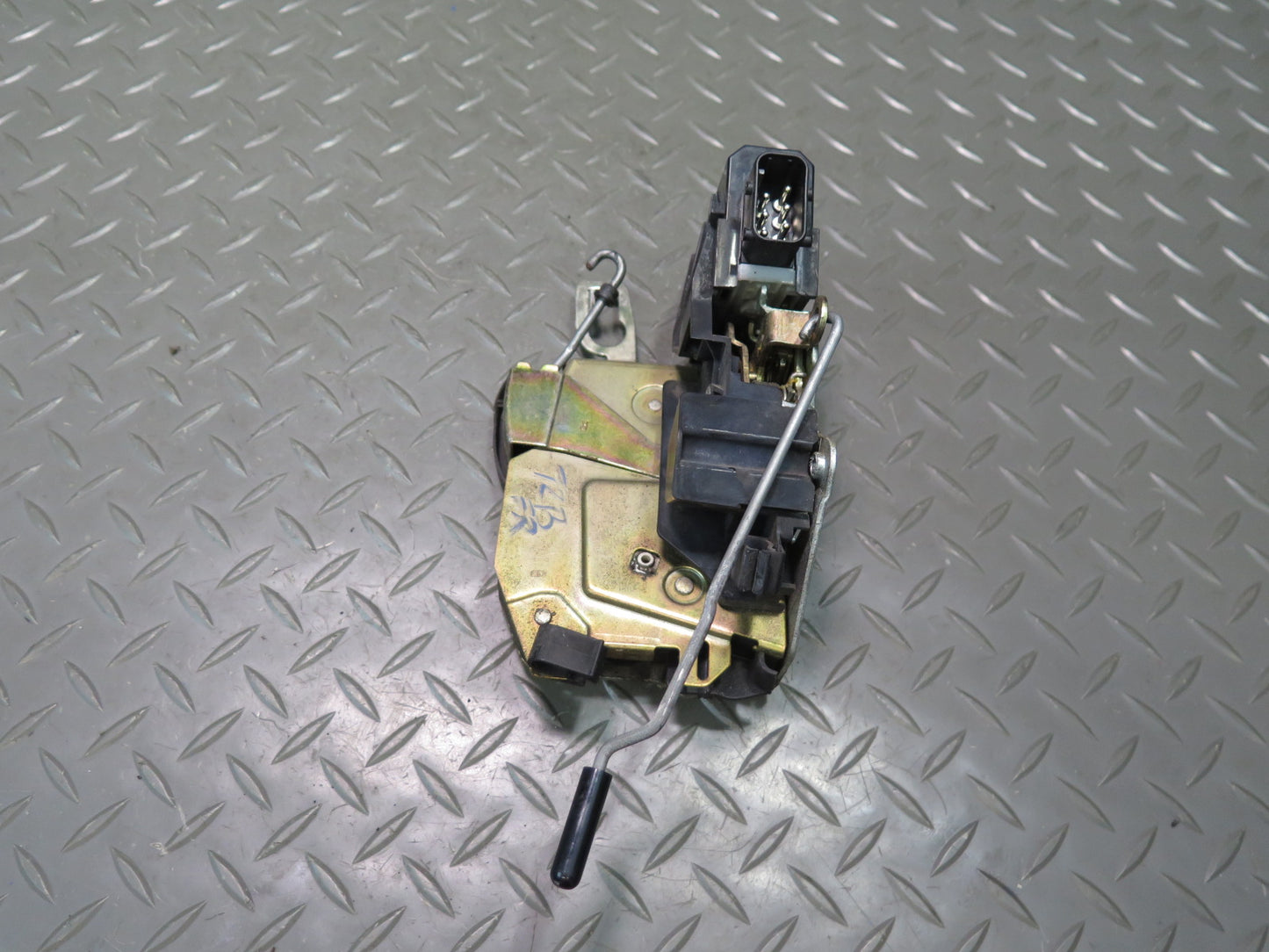 94-99 BMW E36 318ti Coupe Convertible Front Right Door Lock Latch Actuator OEM