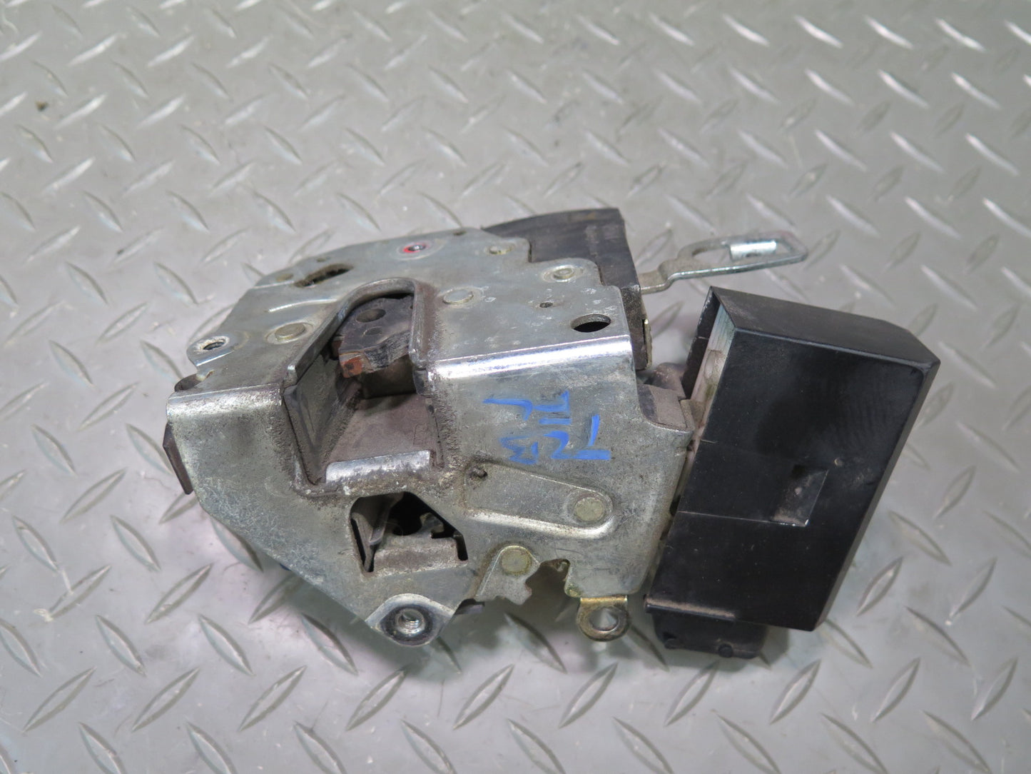 94-99 BMW E36 318ti Coupe Convertible Front Left Door Lock Latch Actuator OEM
