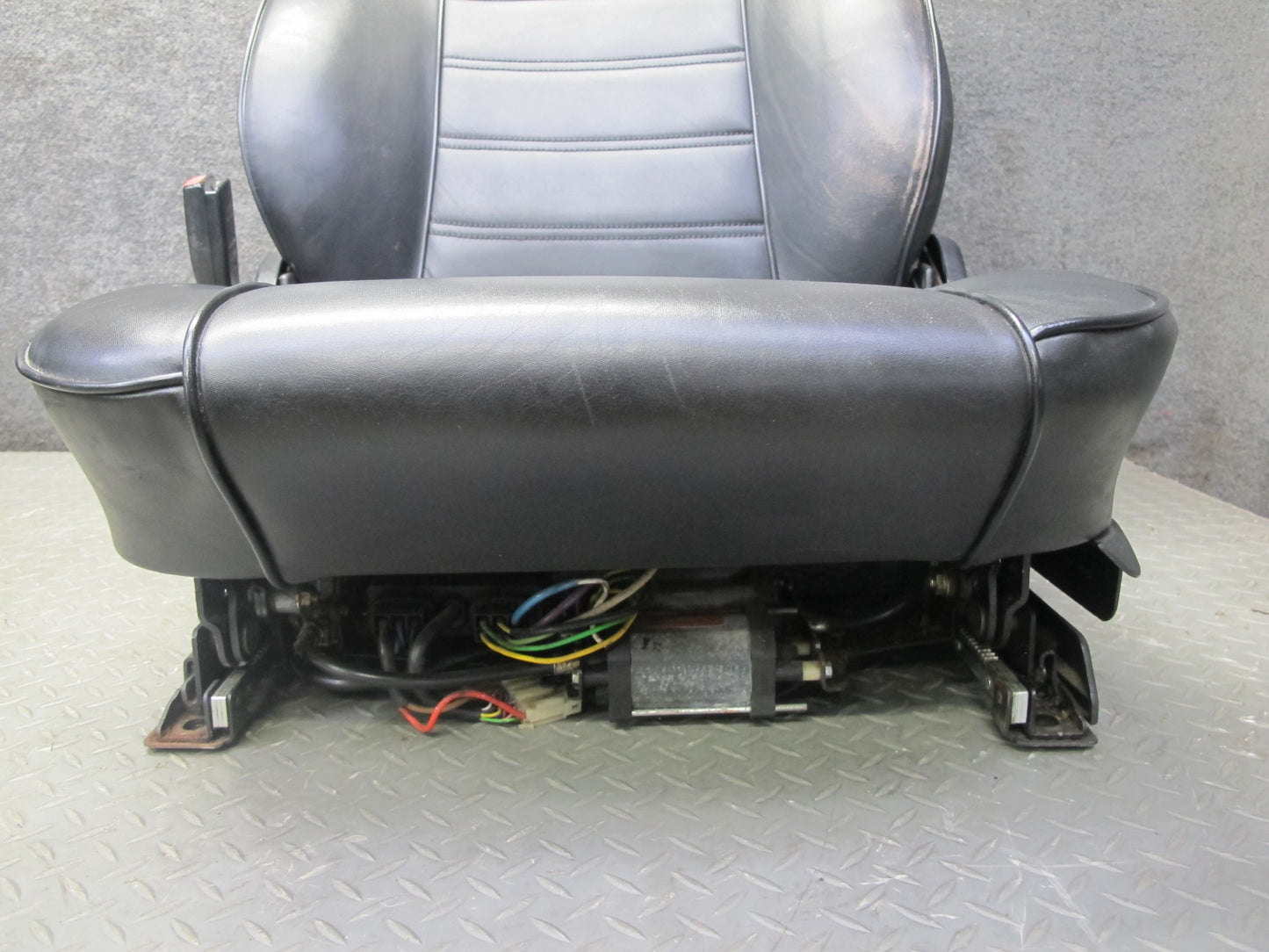 84-85 BMW E24 633CSI Front Left & Right Side Leather Sport Seat Black Set OEM