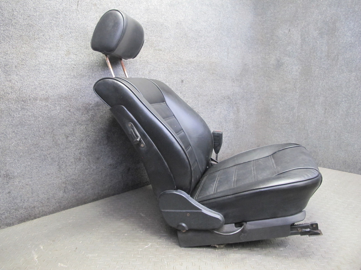 84-85 BMW E24 633CSI Front Left & Right Side Leather Sport Seat Black Set OEM