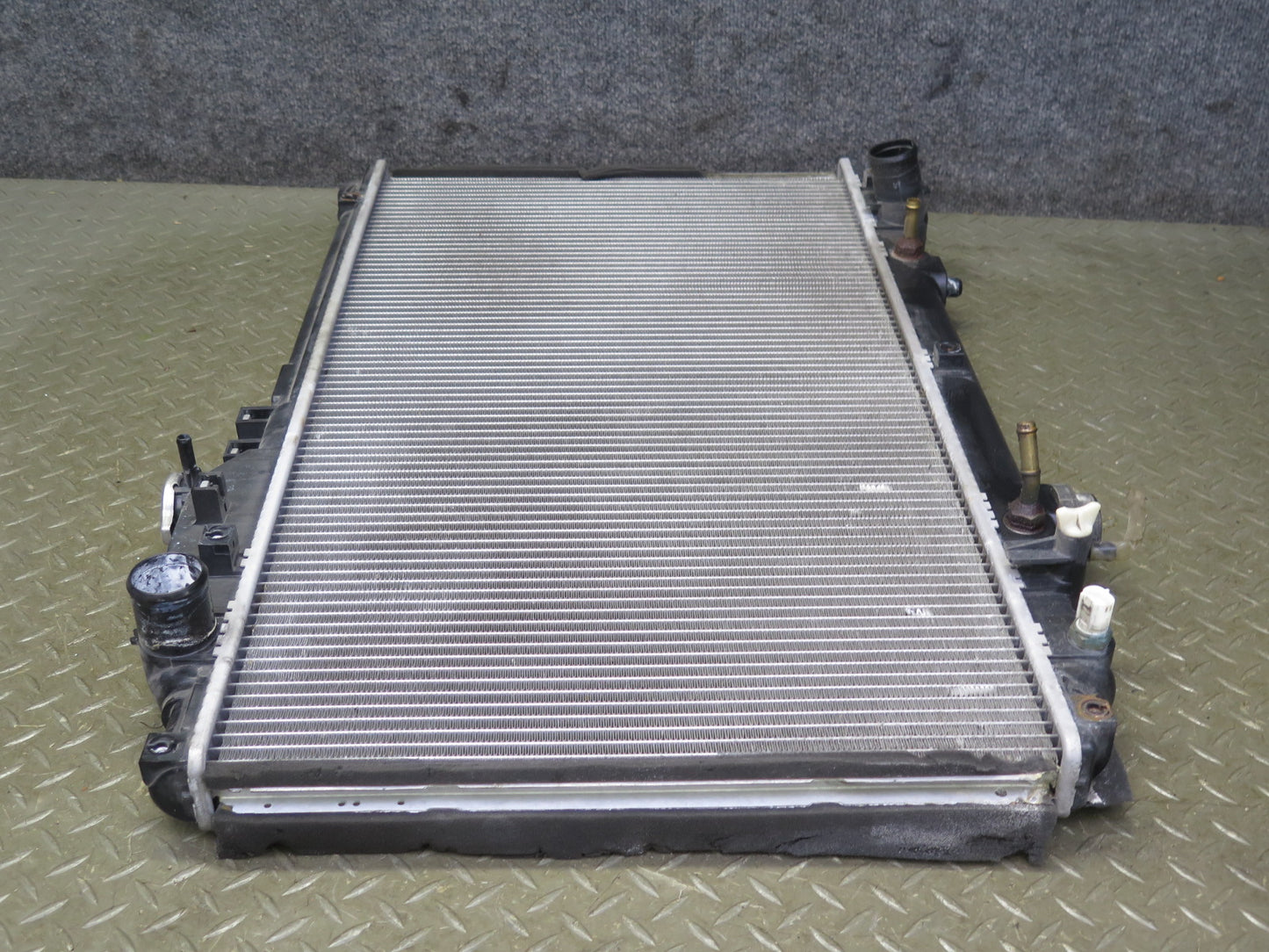 01-05 Lexus UZS161L GS430 Engine Cooling Radiator w Cap 71K Miles OEM