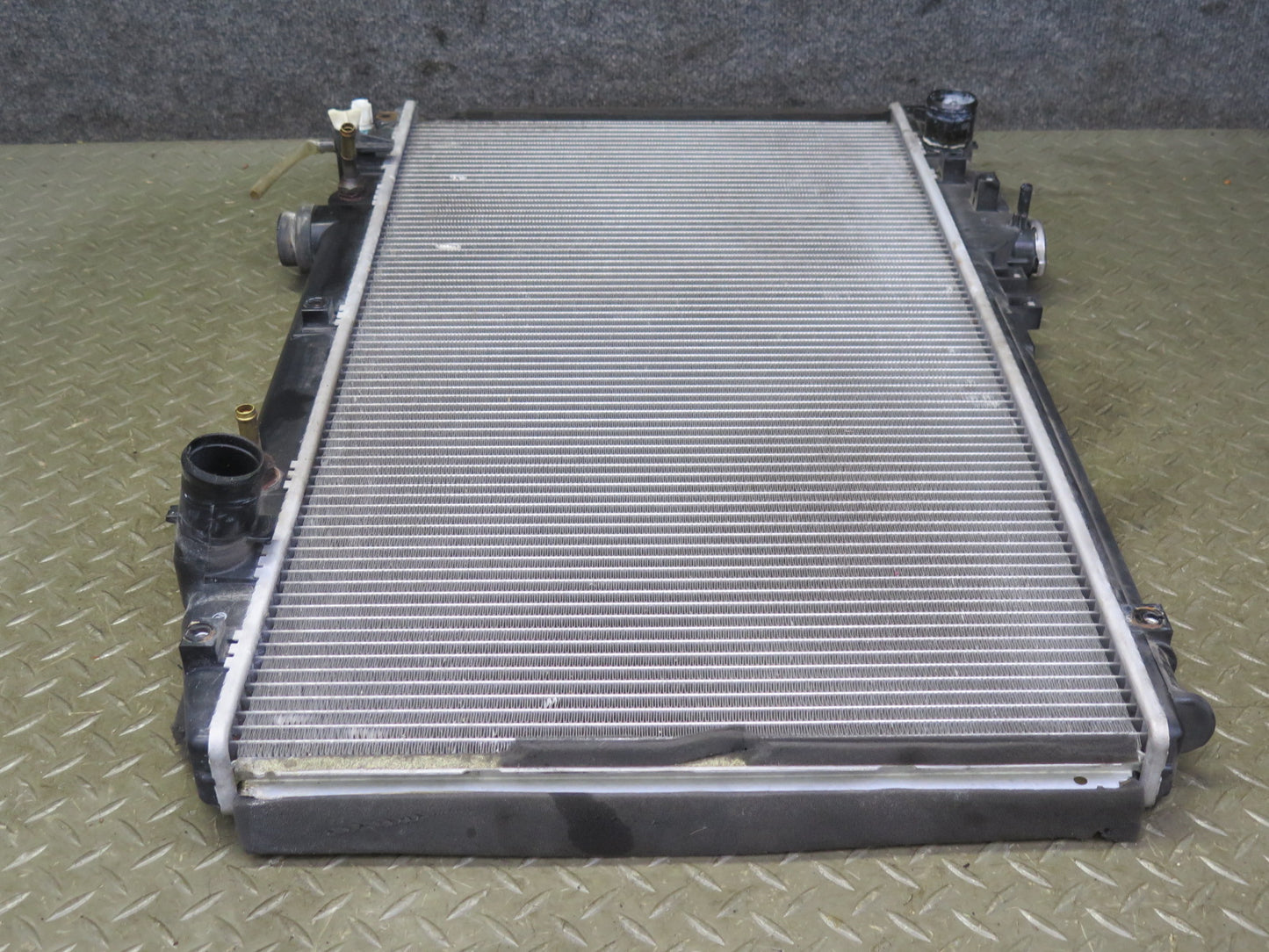 01-05 Lexus UZS161L GS430 Engine Cooling Radiator w Cap 71K Miles OEM