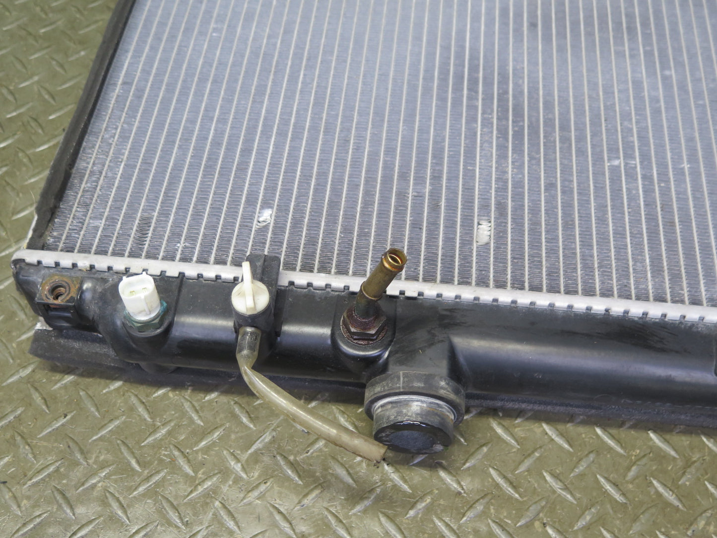 01-05 Lexus UZS161L GS430 Engine Cooling Radiator w Cap 71K Miles OEM