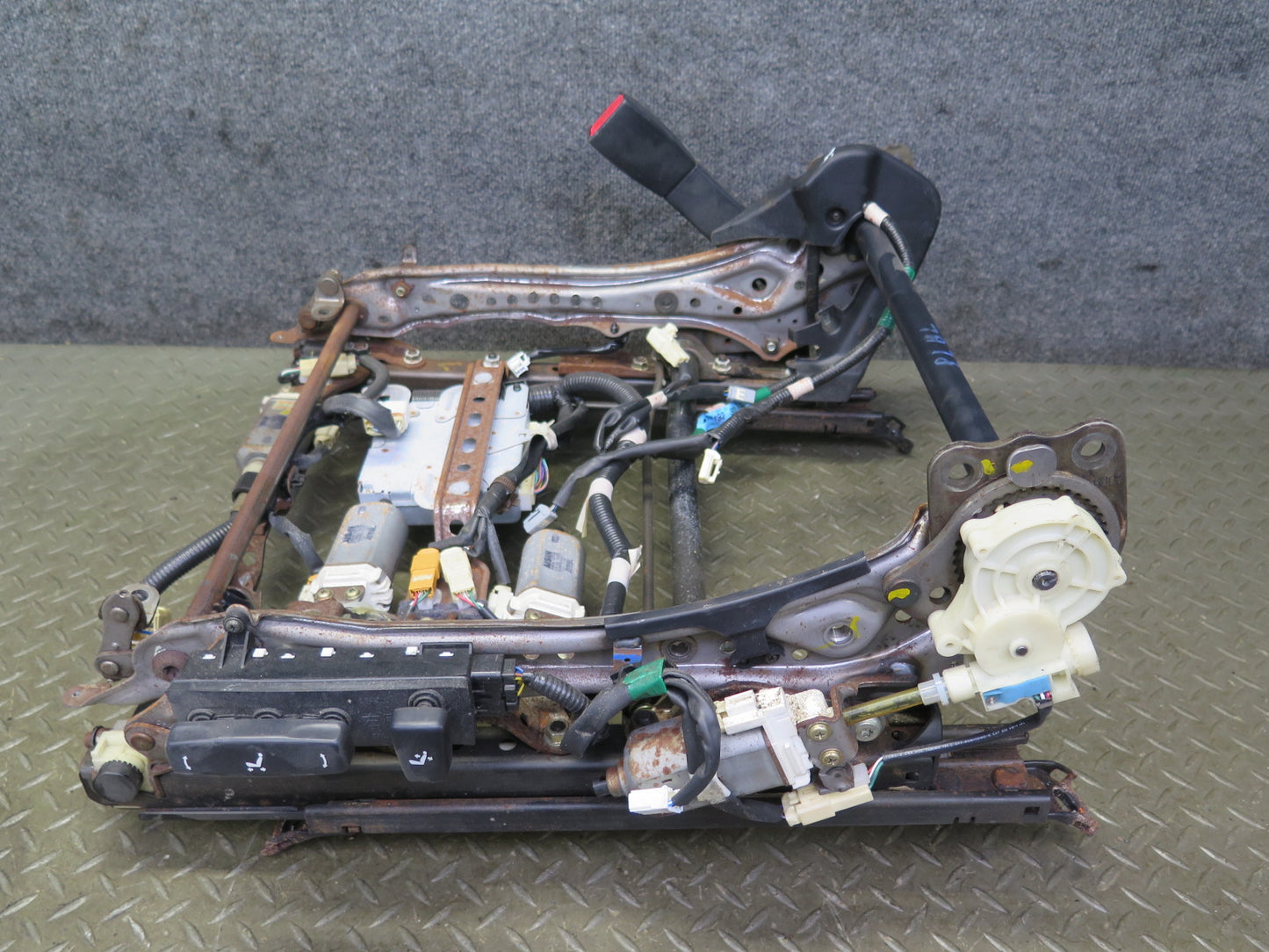 00-05 Lexus GS300 GS400 GS430 Front Left Seat Lower Frame Track Rail w Motor OEM