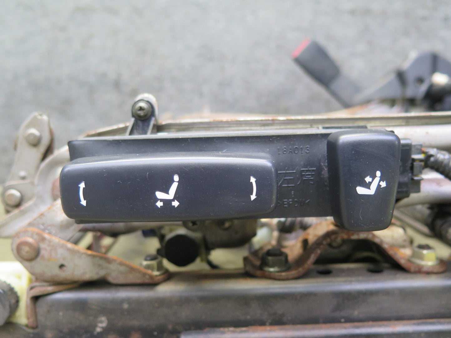 00-05 Lexus GS300 GS400 GS430 Front Left Seat Lower Frame Track Rail w Motor OEM