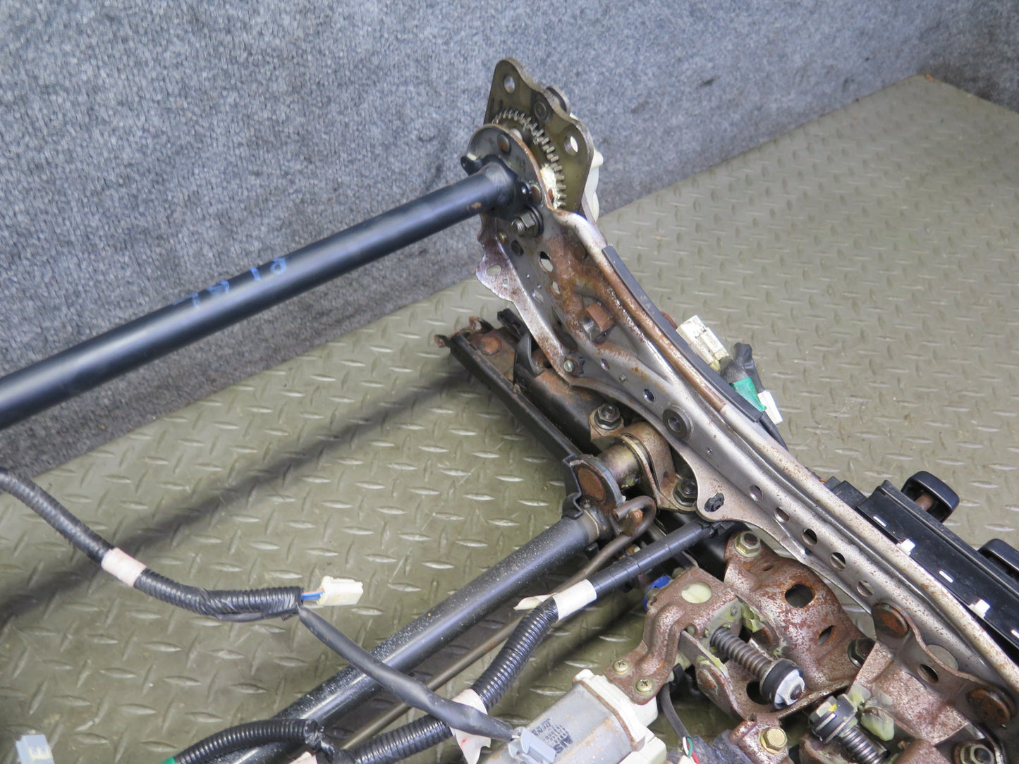 00-05 Lexus GS300 GS400 GS430 Front Left Seat Lower Frame Track Rail w Motor OEM