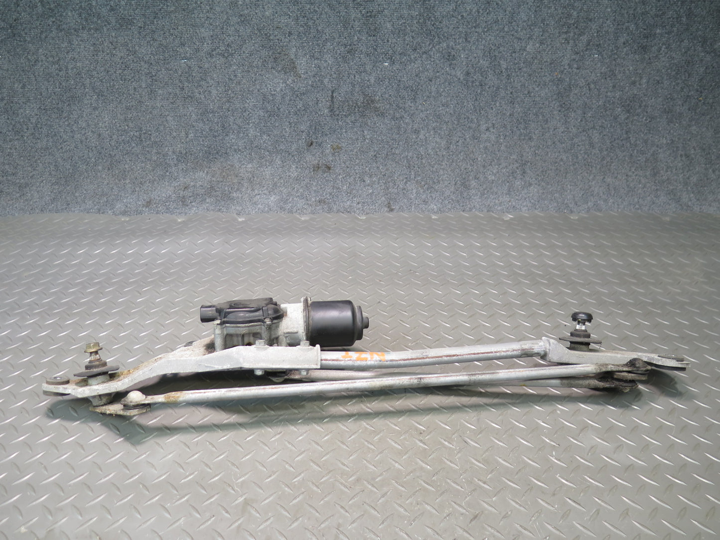 06-09 Nissan 350Z Z33 Convert Windshield Wiper Transmission Linkage & Motor OEM