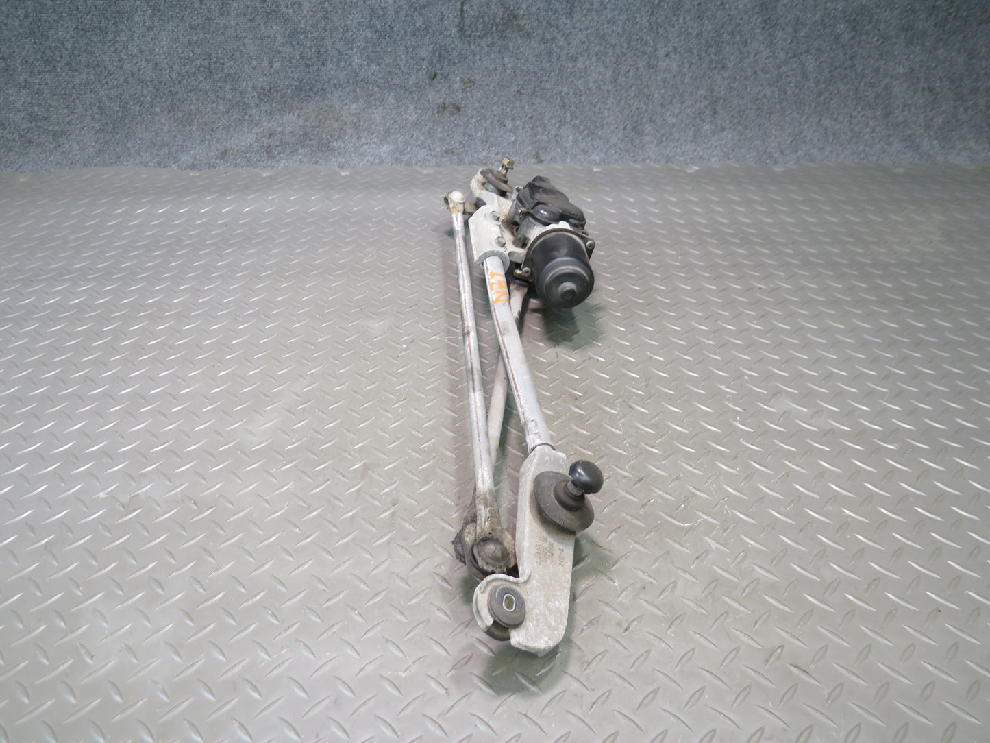 06-09 Nissan 350Z Z33 Convert Windshield Wiper Transmission Linkage & Motor OEM
