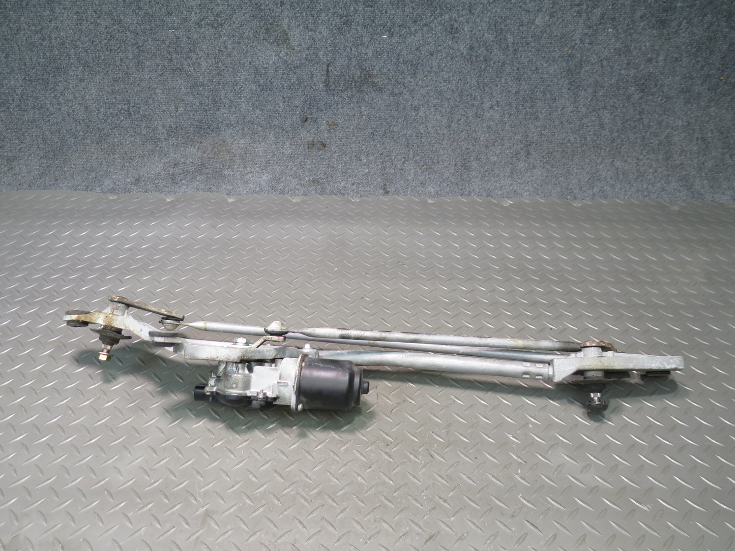 06-09 Nissan 350Z Z33 Convert Windshield Wiper Transmission Linkage & Motor OEM